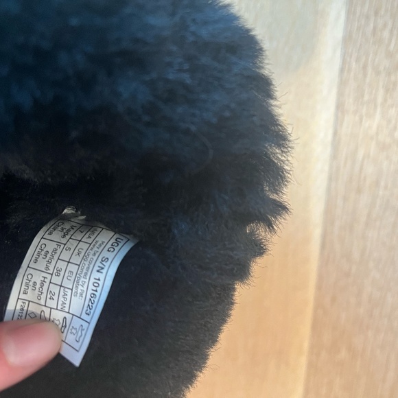 UGG boots - Picture 3 of 4